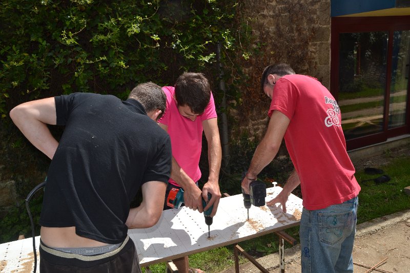 ils font des trous ...